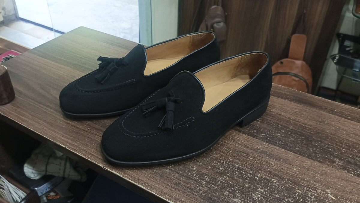 Black shoe remaining,